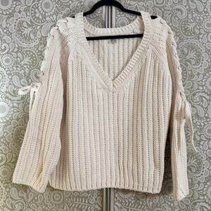 Venus Chunky Lace Up Sleeve Sweater Large